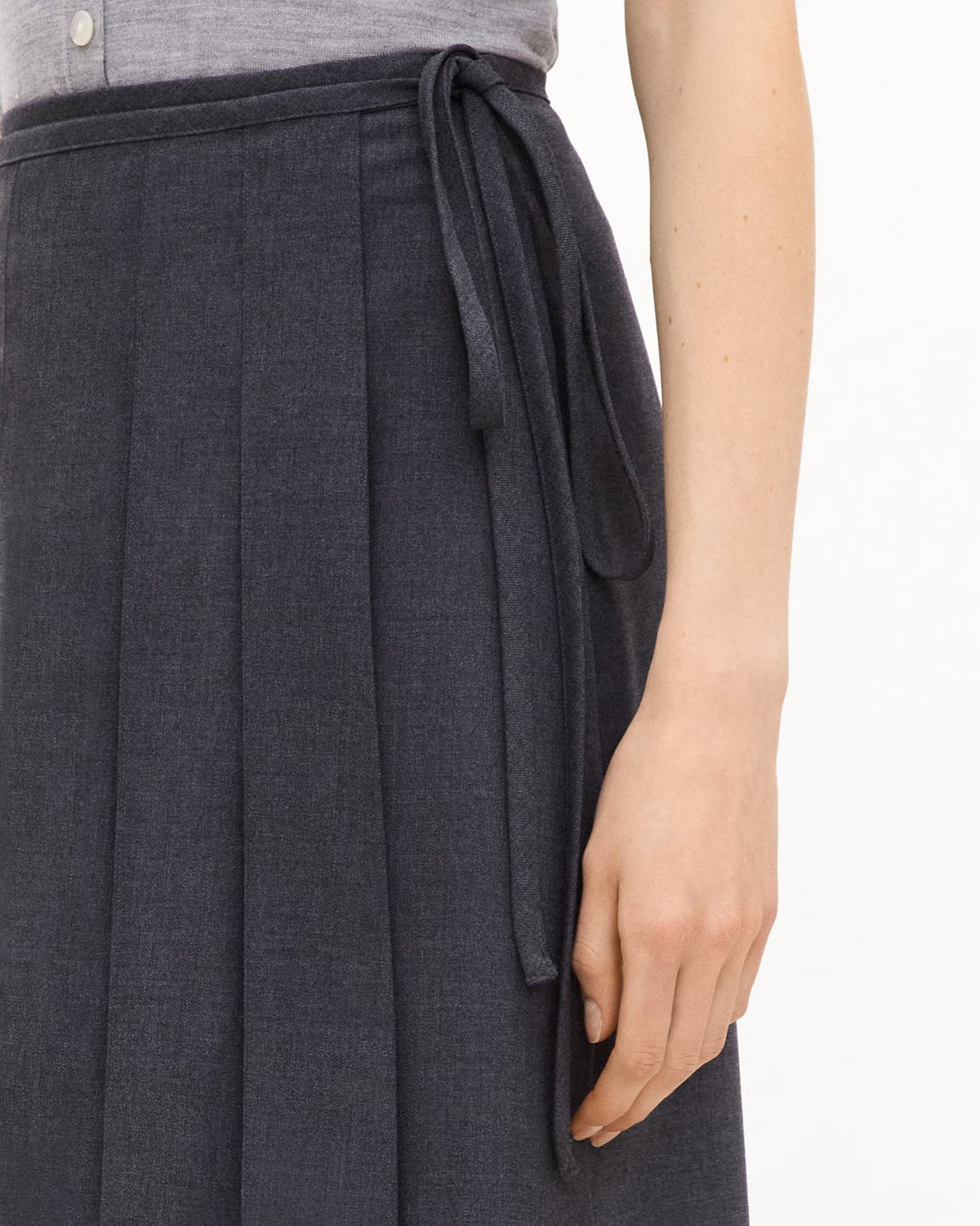 Theory Pleated Wrap Skirt in Drape Flannel - Charcoal Melange