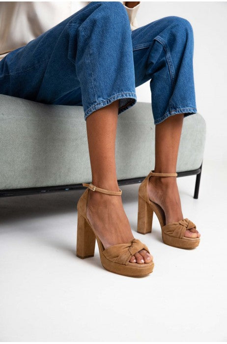 Arlena Knot Camel