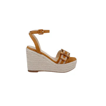 Aurore Buckle Wedge