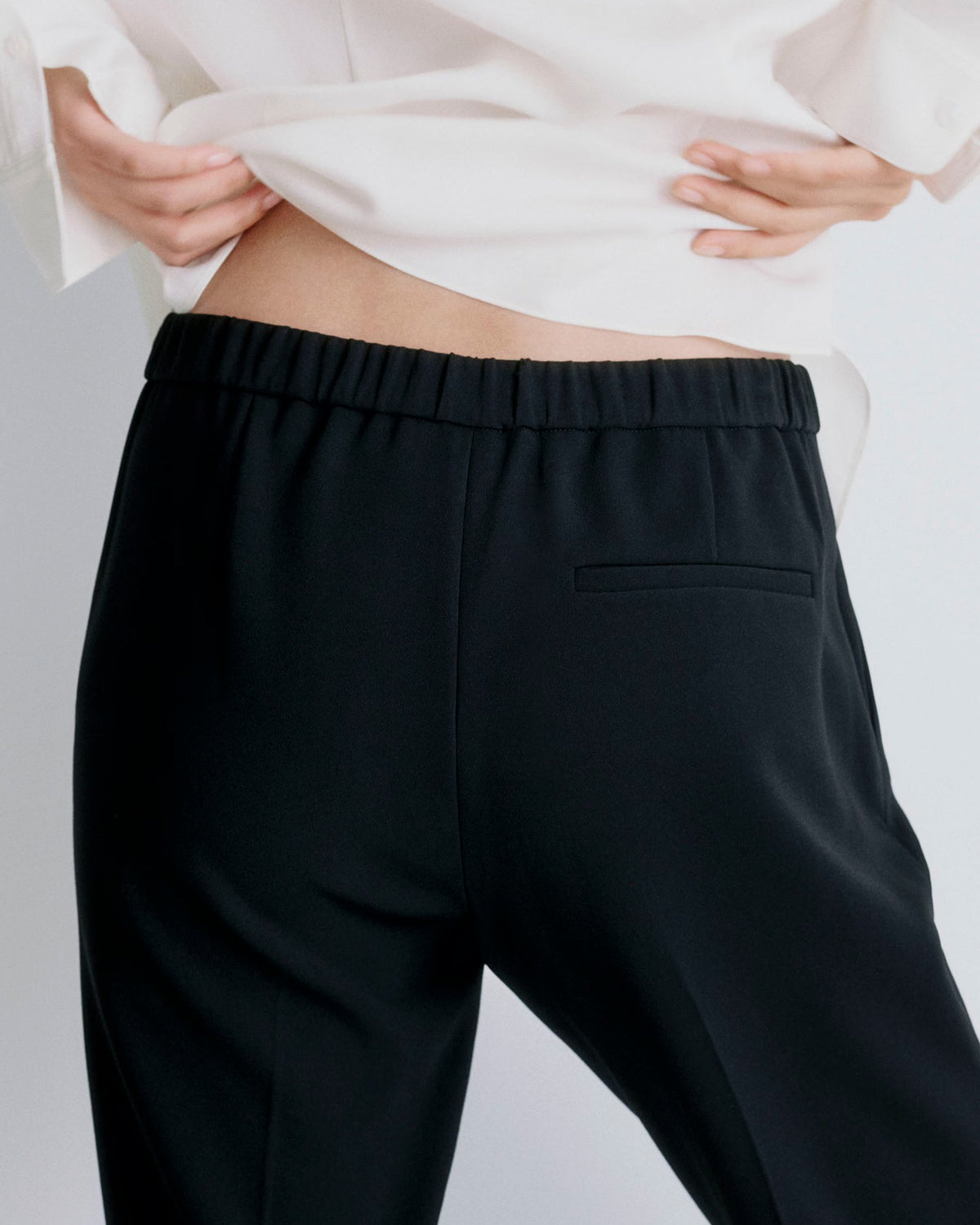 Theory Treeca Pull-On Pant in Admiral Crepe - Black